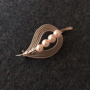 Vintage sterling and pearl pin